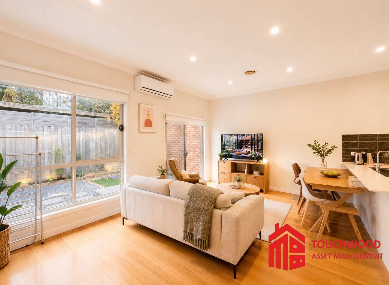 Open plan living area at 2/15 Victoria Avenue, Mitcham