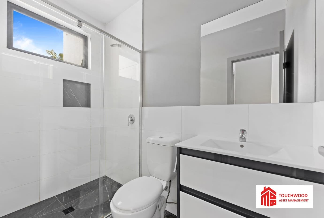 Central bathroom with walk-in shower